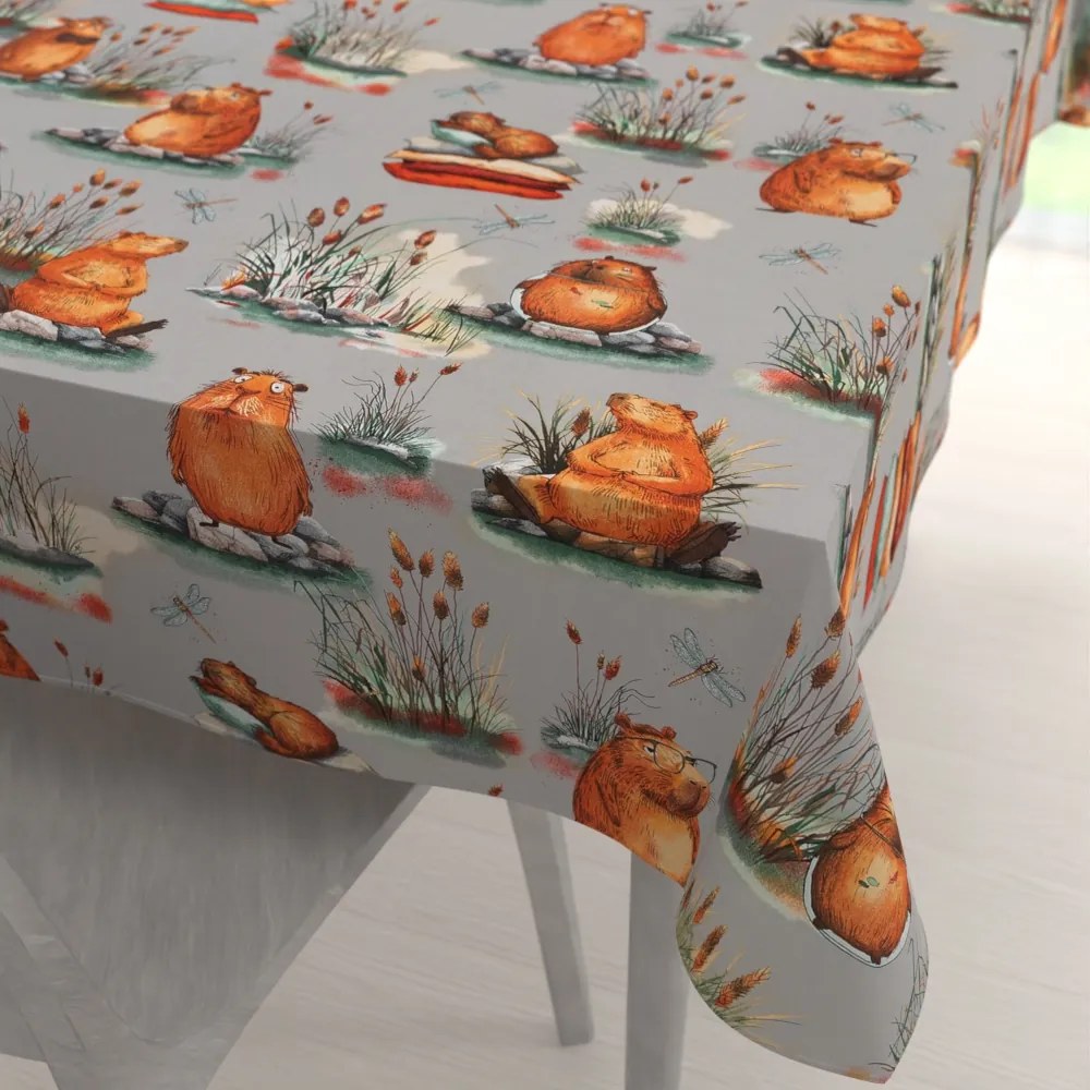 Biante Detský bavlnený obdĺžnikový obrus Sandra SA-711 Kapybary na sivom 50x100 cm