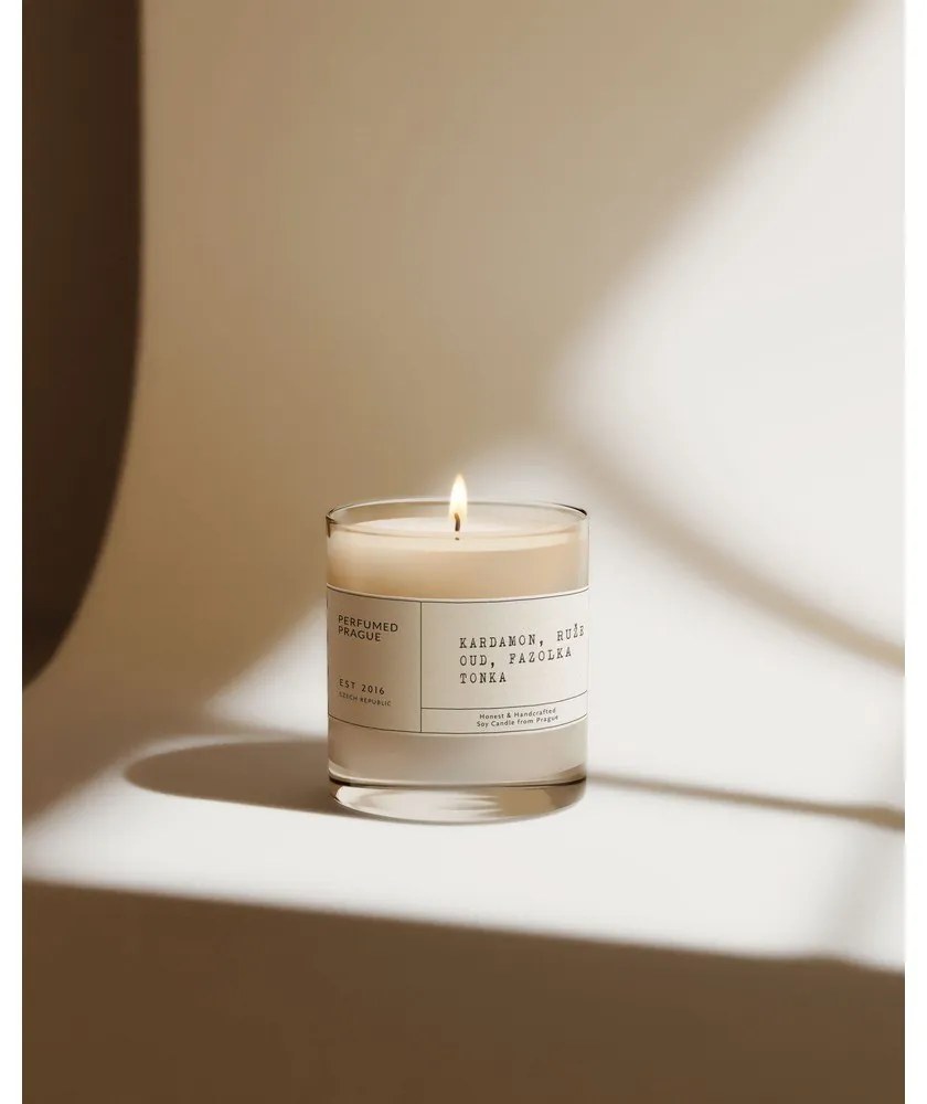 Vonná sójová sviečka doba horenia 40 h #83 Cardamom, Rose, Oud, Tonka – Perfumed Prague
