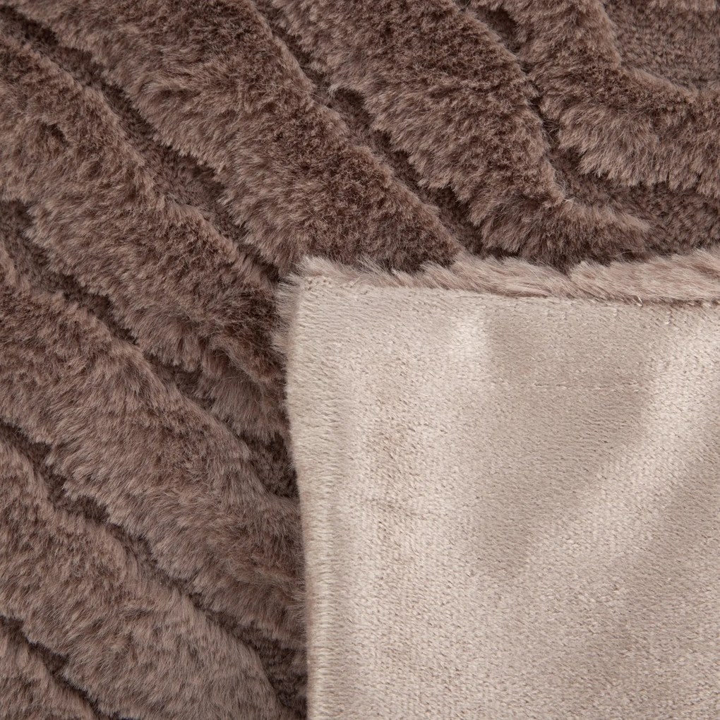 CHLPATÁ DEKA KATE 150X200 CM TMAVOBÉŽOVÁ