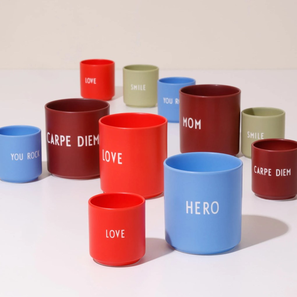 DESIGN LETTERS Porcelánový hrnek Mom Burgundy 300 ml
