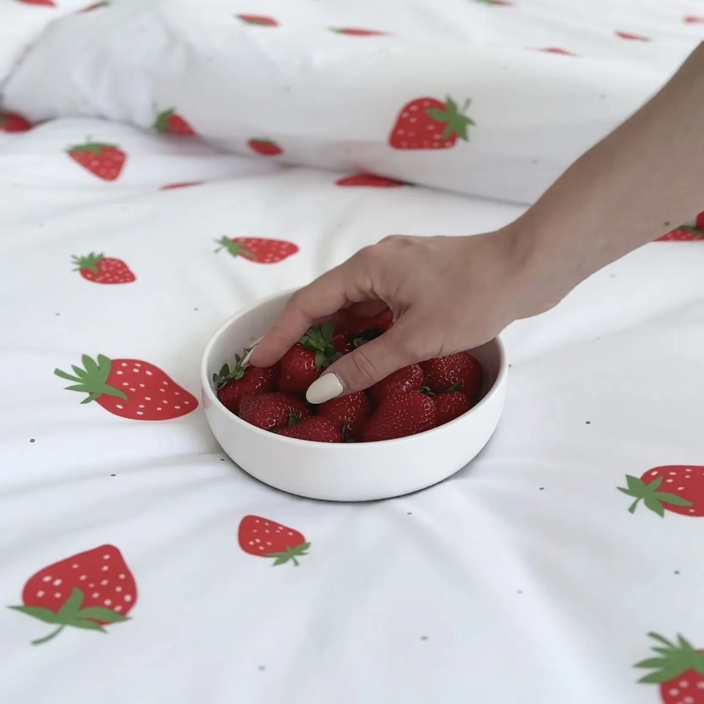 Goldea bavlnené posteľné obliečky - svieže jahody 140 x 220 a 70 x 90 cm