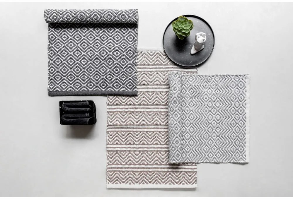 Béžová textilná kúpeľňová predložka 50x80 cm Shaki – Wenko