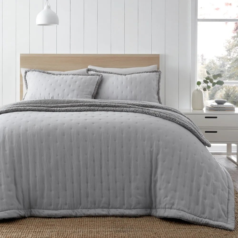 Sivý prešívaný pléd s baránkom 220x230 cm Cosy Nori – Catherine Lansfield