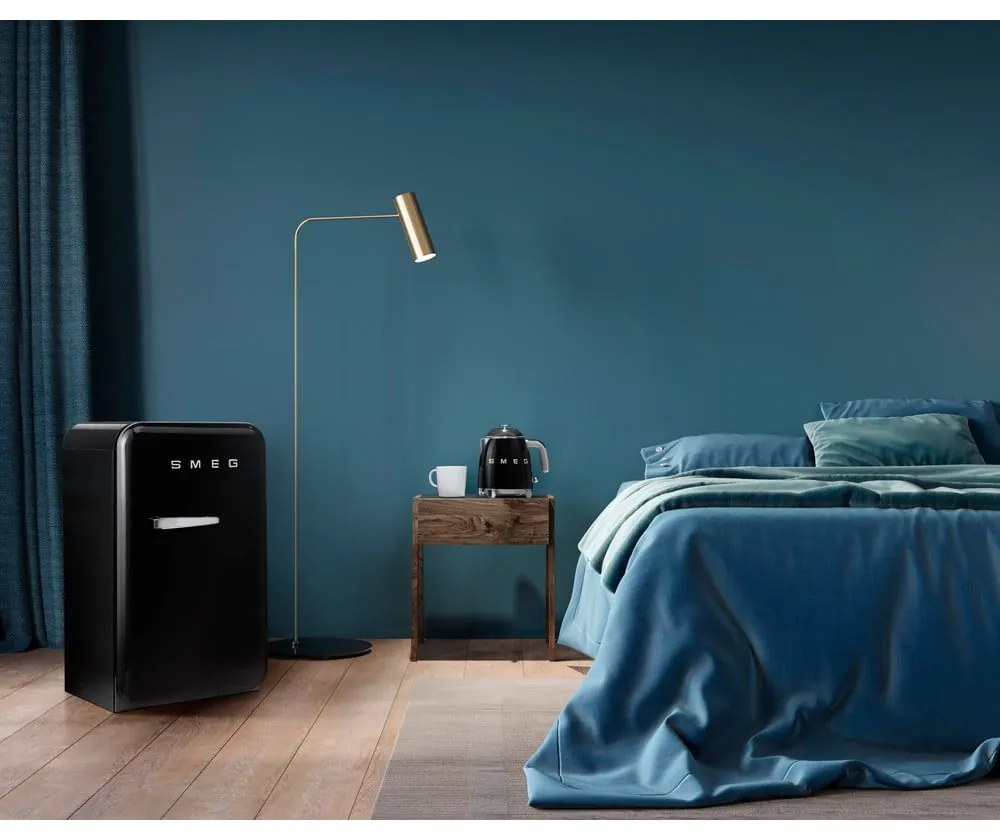 Čierna rýchlovarná kanvica z nehrdzavejúcej ocele 800 ml Retro Style – SMEG
