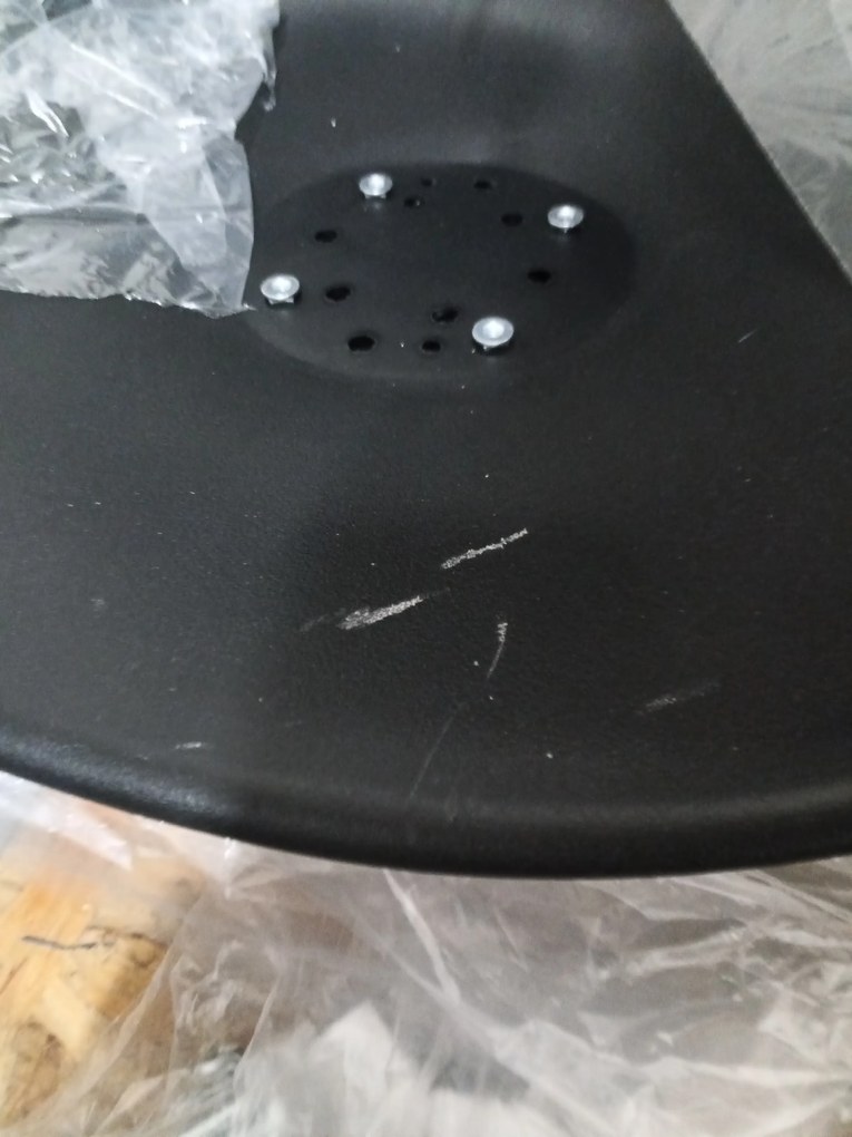 AKCIA Čierna stolička BALI MARK s bukovými nohami II. akosť