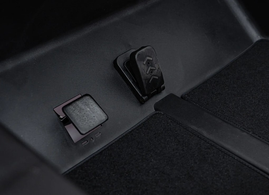 Ramiz Mercedes Benz MAYBACH G650 STRONG vozidlo Čierna