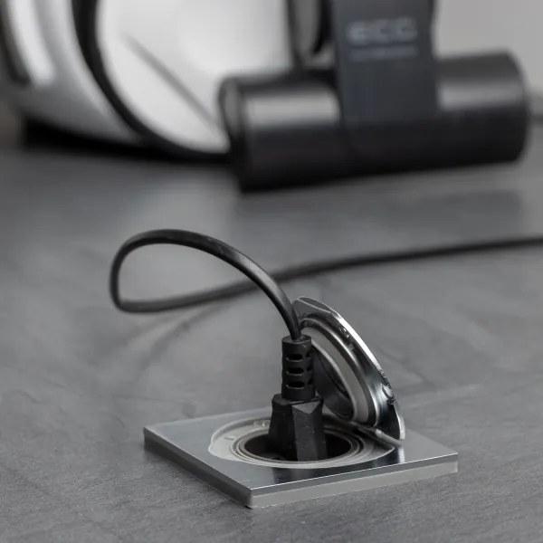 Brilagi - Vonkajšia vstavaná podlahová zásuvka IP55 matný chróm štvorcový