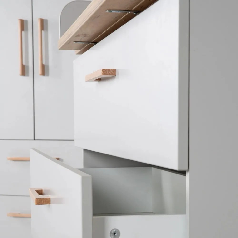 Svetlosivá nízka detská komoda v dekore duba s prebaľovacím pultom 117x104 cm Caro – Roba