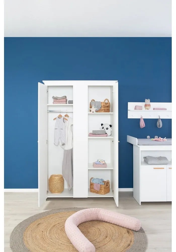 Biela detská šatníková skriňa 119x190x52 cm Anton – Roba