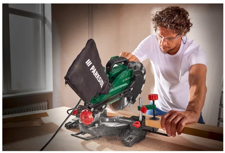 Parkside® Skracovacia a pokosová píla PKS 1500 C4 (100369814)