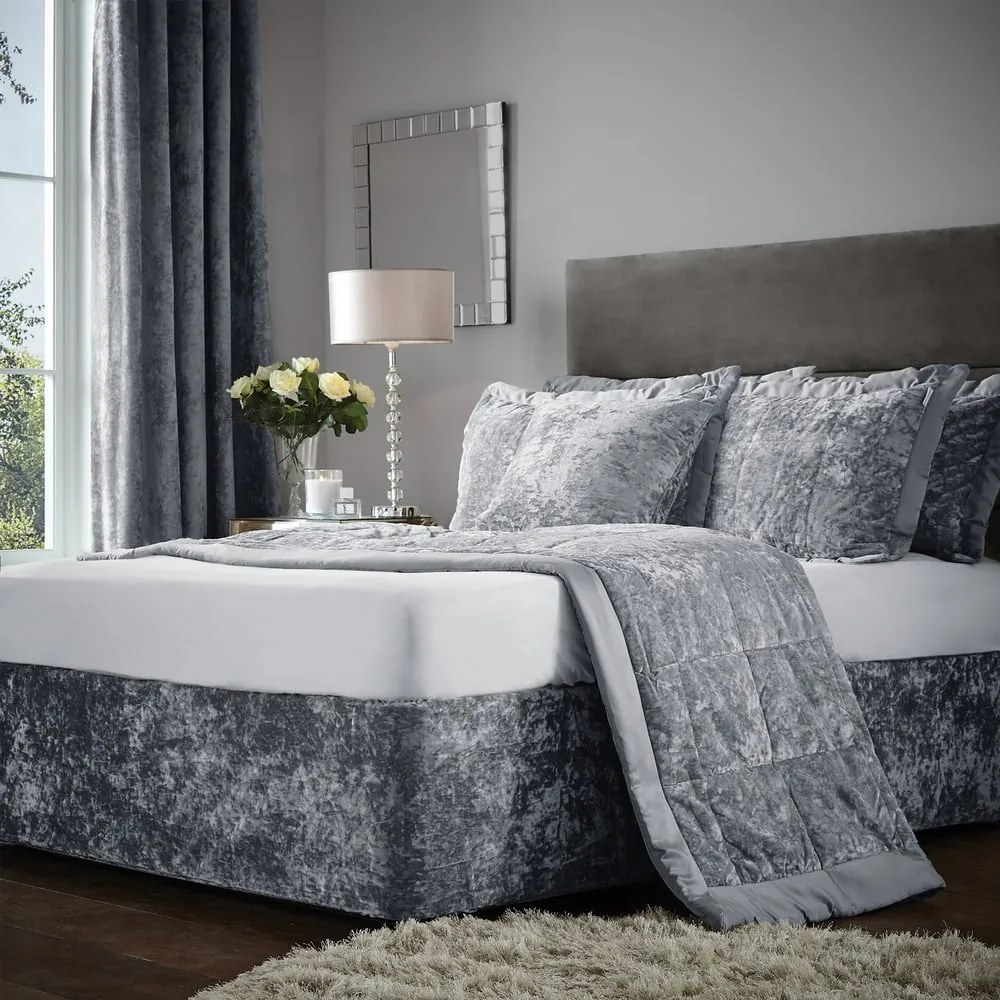 Sivý napínací zamatový poťah na rám postele 152x198 cm Crushed Velvet – Catherine Lansfield