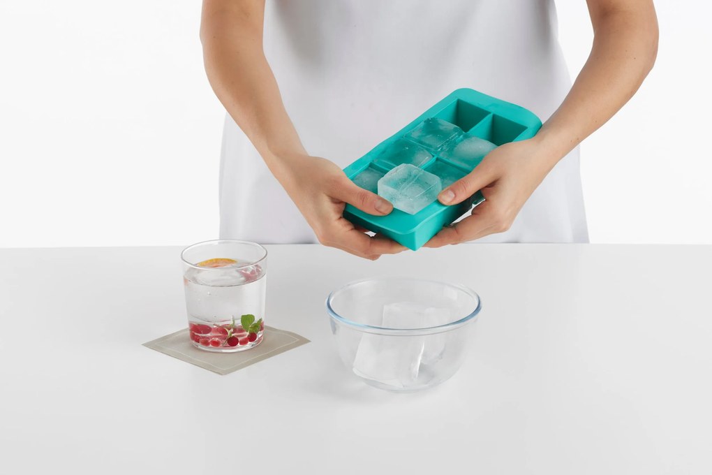 Formička na ľad Lekue okrúhle kocky s pokrievkou XL