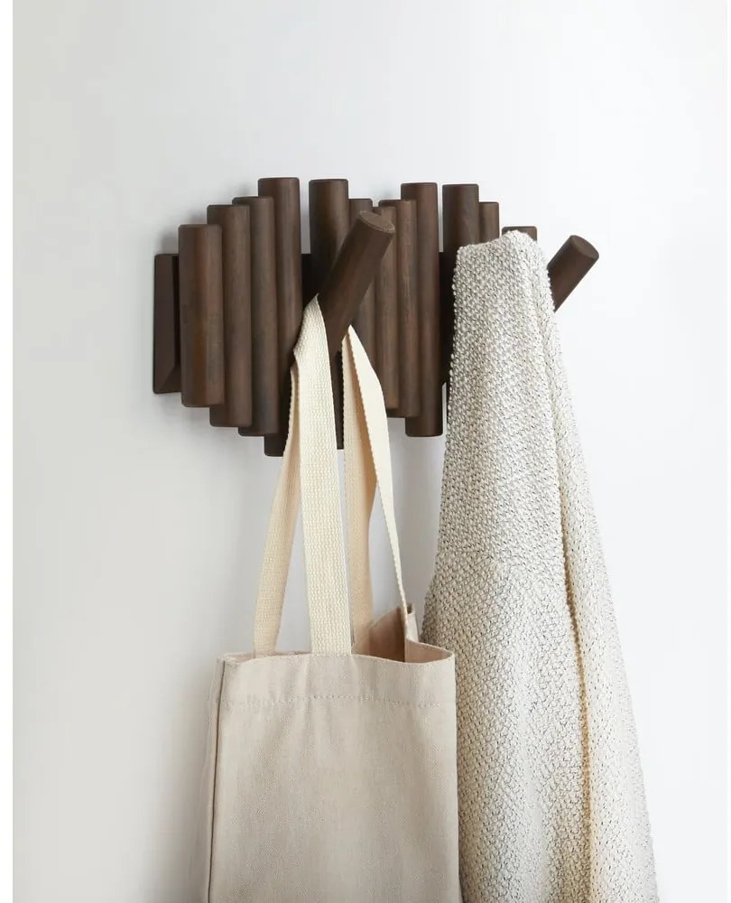 Tmavohnedý nástenný vešiak z borovicového dreva Picket – Umbra