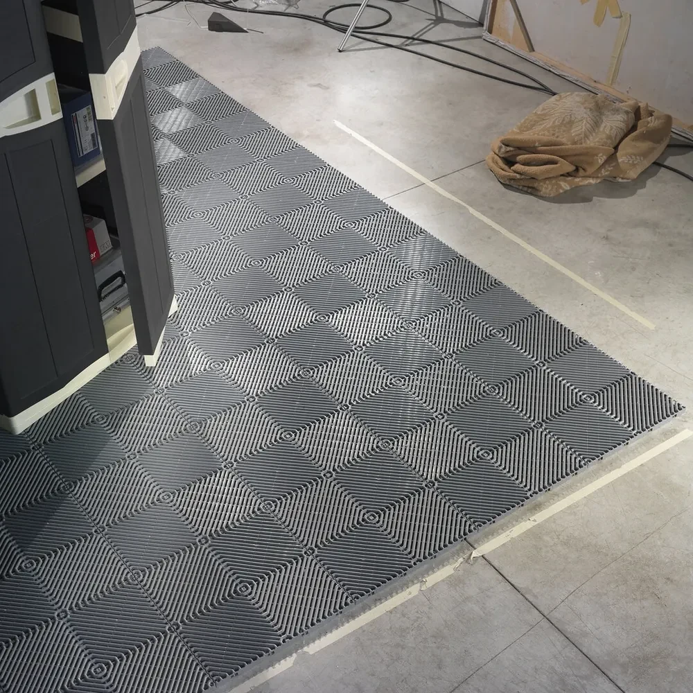 Plastová dlažba Linea Rombo 39,5 x 39,5 x 1,7 cm, sivá