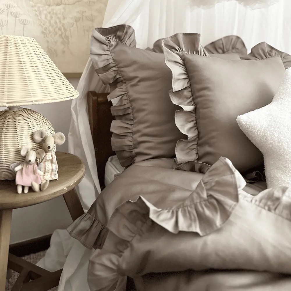 Posteľná bielizeň s volánom – taupe Margaret od 140x200 cm 200x220 cm