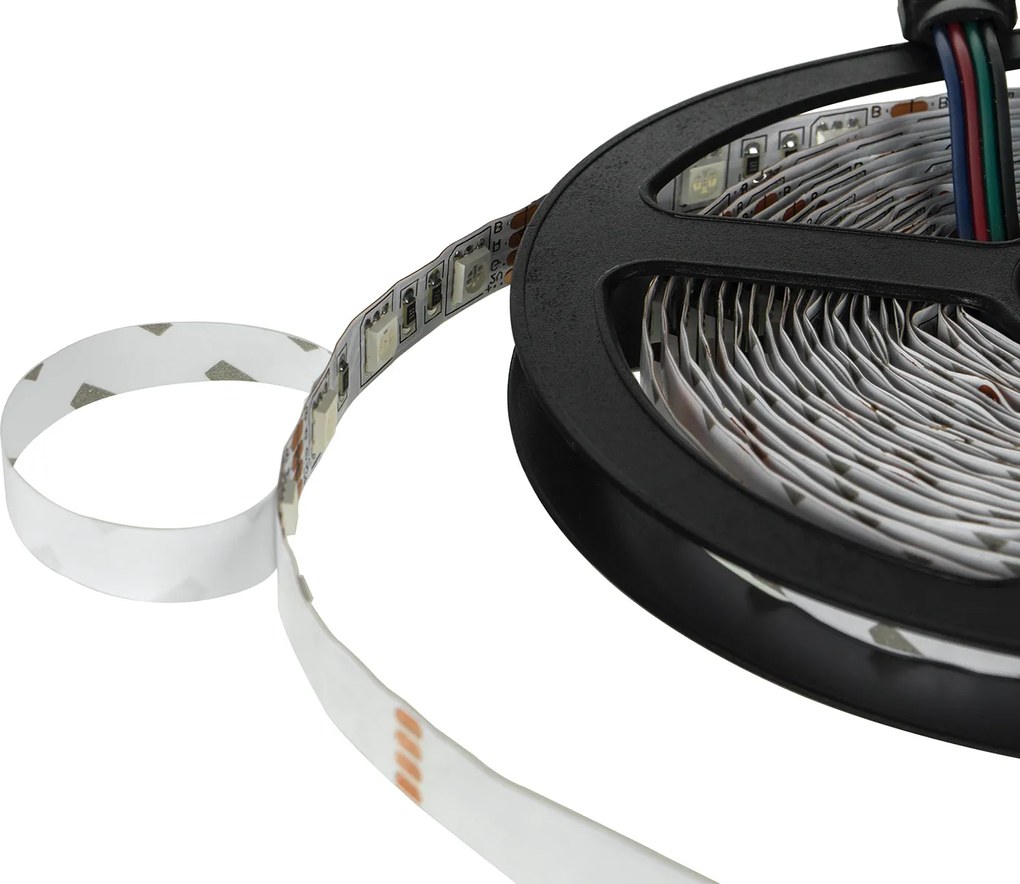 BERGE LED pásik - SMD 5050 - RGB - 5m - 60LED/m - 14,4 W/h - IP20 - s konektorom