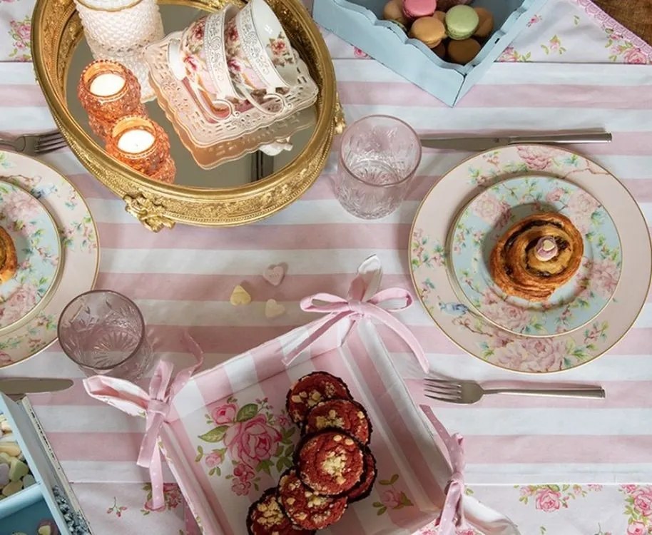 Bavlnený behúň na stôl s kvetmi ruže Sweet Roses - 50*140cm