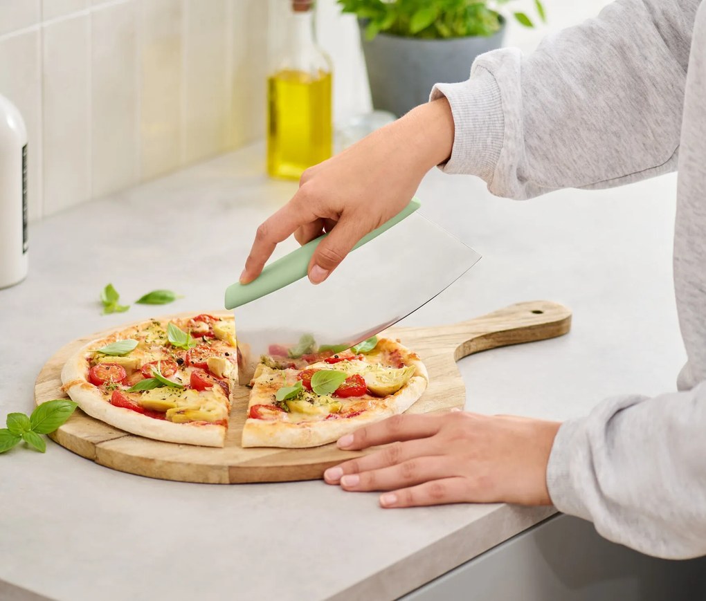 Krájač na pizzu a bylinky