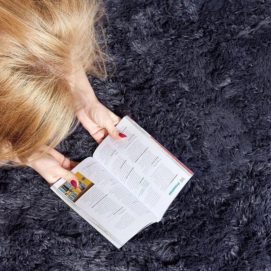 Plyšový detský koberec MAX TMAVO ŠEDÝ