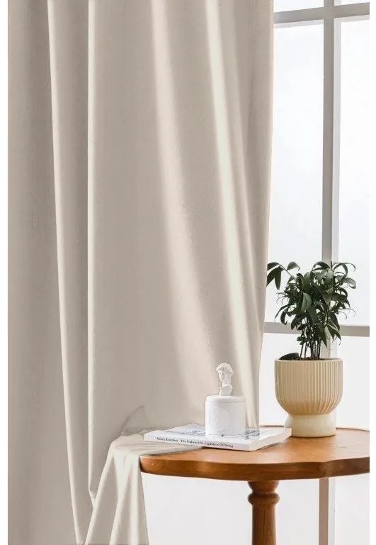Béžový zatemňovací záves VELVET 140x250 cm Zavesenie: Kovové krúžky