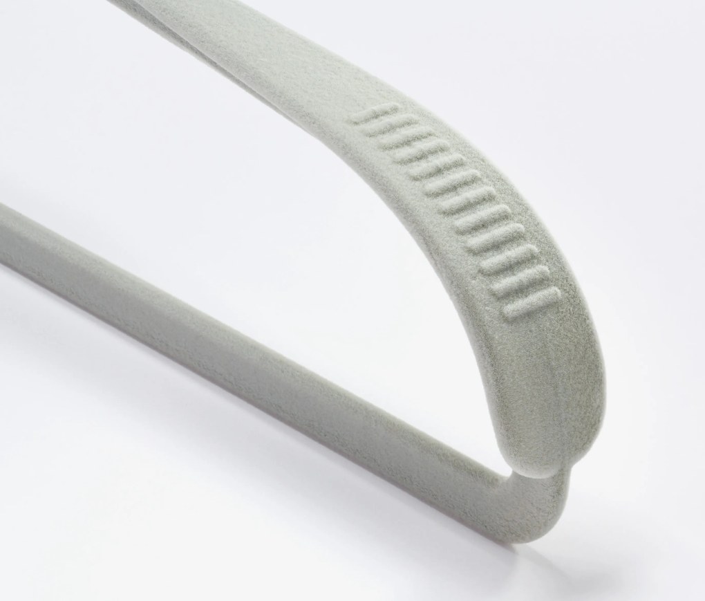 Vešiaky na šaty s rozšírením v oblasti pliec, 4 ks