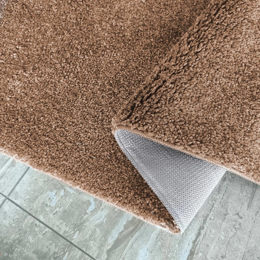 DY Obdĺžnikový hnedý shaggy koberec Kamel Rozmer: 80x150 cm