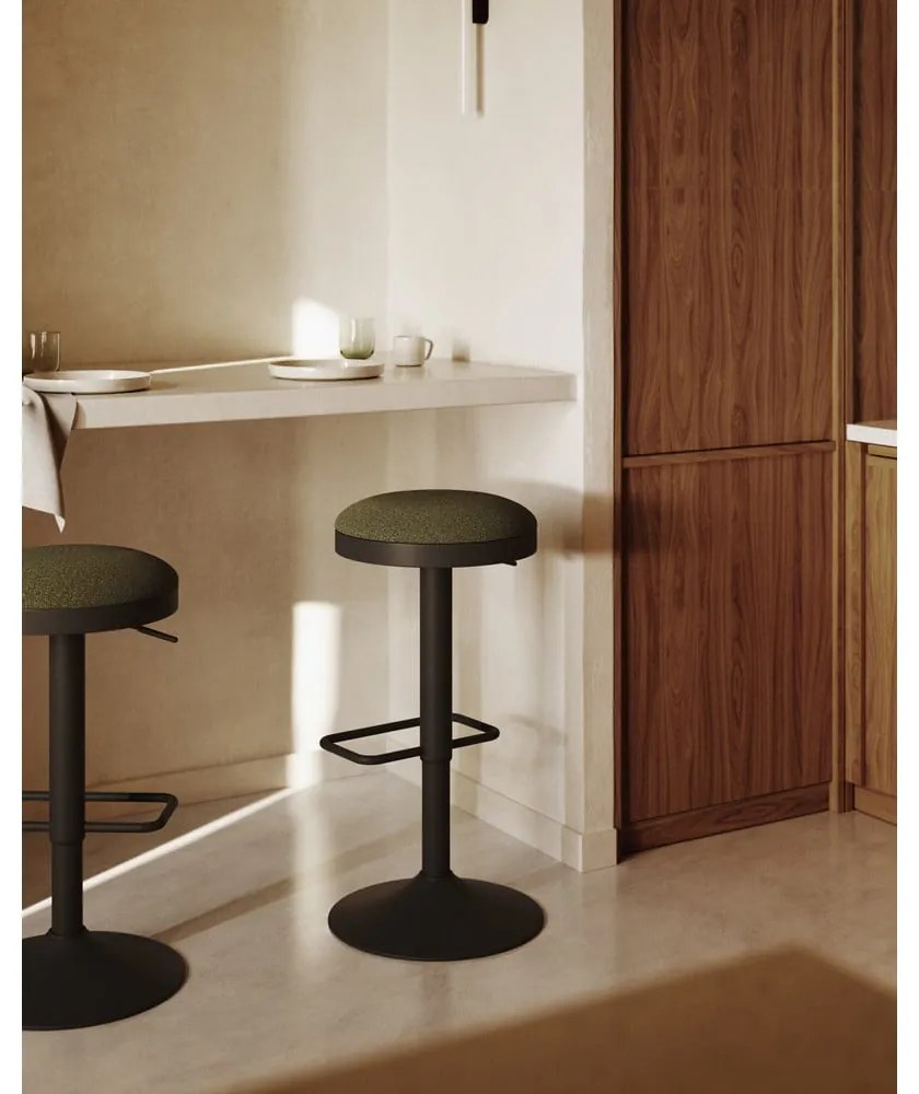 Tmavozelené čalúnené barové stoličky v súprave s nastaviteľnou výškou 2 ks (výška sedadla 53,5 cm) Zaib – Kave Home