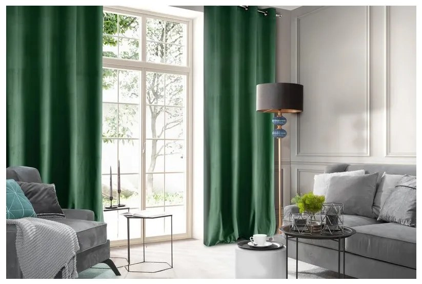 DECOREUM  Jednofarebný zamatový záves 140 cm x 250 cm zelená 100 % polyester 121018