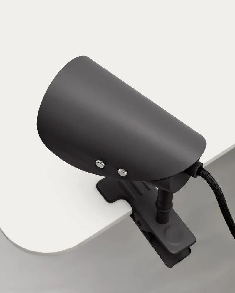 Čierna kovová stolová lampa s klipom (výška 16 cm) Jula – Kave Home