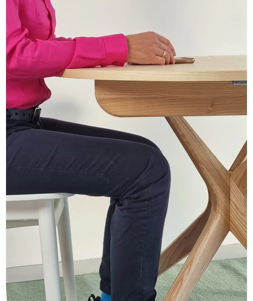 Okrúhly rozkladací jedálenský stôl s prídavnou doskou z jaseňového dreva ø 90 cm Jubi – Ragaba