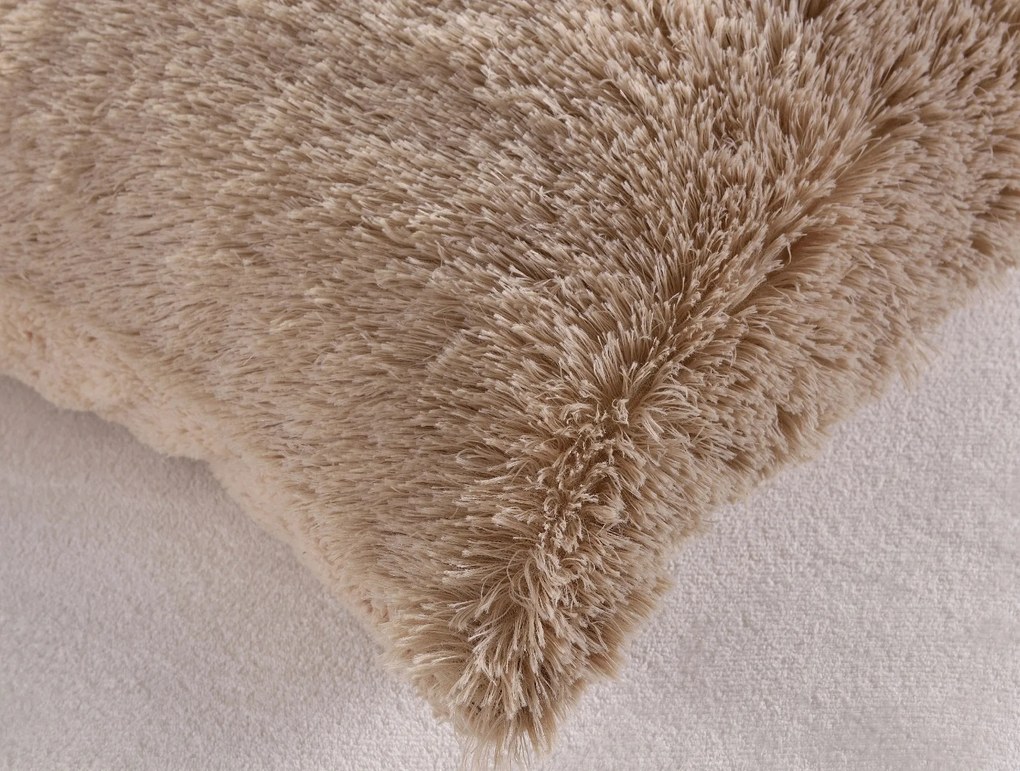 Dekorstudio Kožušinové posteľné obliečky PMJ 03 v béžovej farbe Varianta: Wybierz komplet pościeli: 3cz. 200x220 + 2 poszewki 70x80