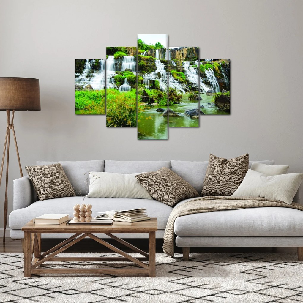 Obraz - vodopády so zeleňou (150x105 cm)