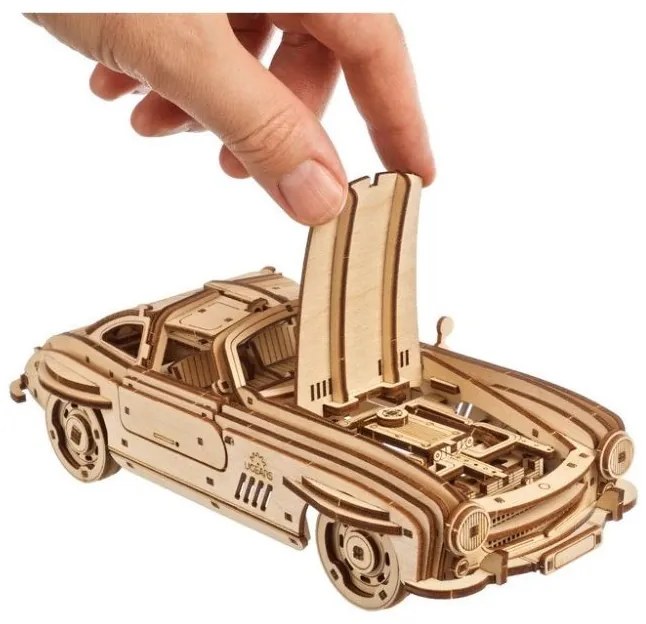 Ugears 3D drevené mechanické puzzle Auto Winged Sports Coupe
