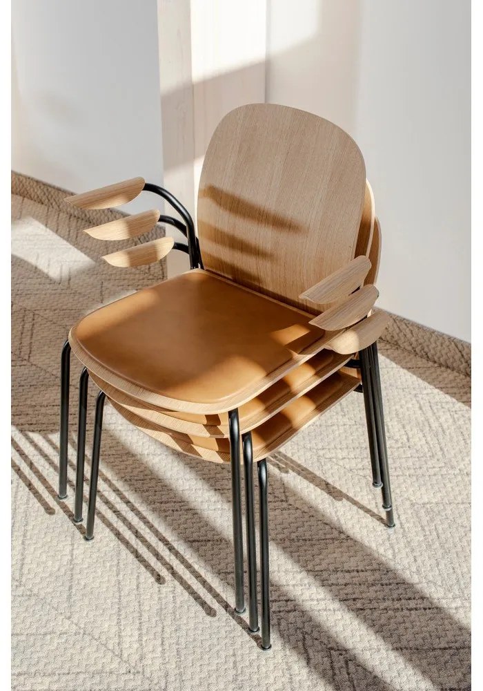 Koňakovohnedé/v prírodnej farbe jedálenské stoličky v súprave s podrúčkami/stohovateľné 2 ks v dekore duba Book – Gazzda