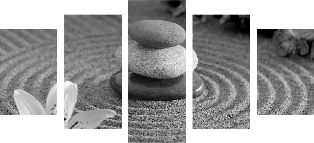 5-dielny obraz Zen záhrada a kamene v piesku v čiernobielom prevedení - 200x100