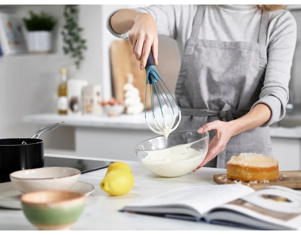 Modrá skladacia metlička Joseph Joseph Twist Whisk Sky