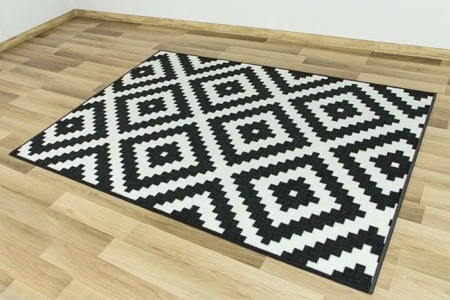 Protišmykový koberec Romby čierny