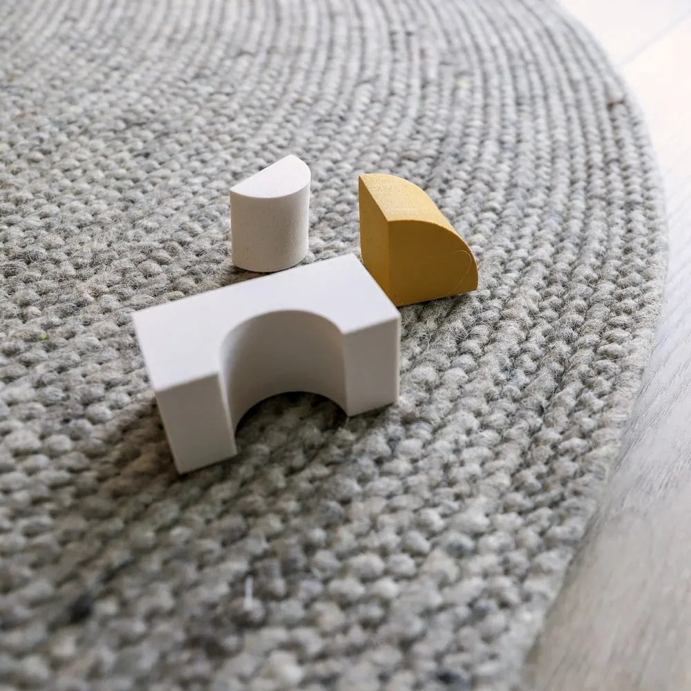 Sivý ručne vyrobený koberec zo zmesi vlny a bavlny Nattiot Neethu, ø 140 cm