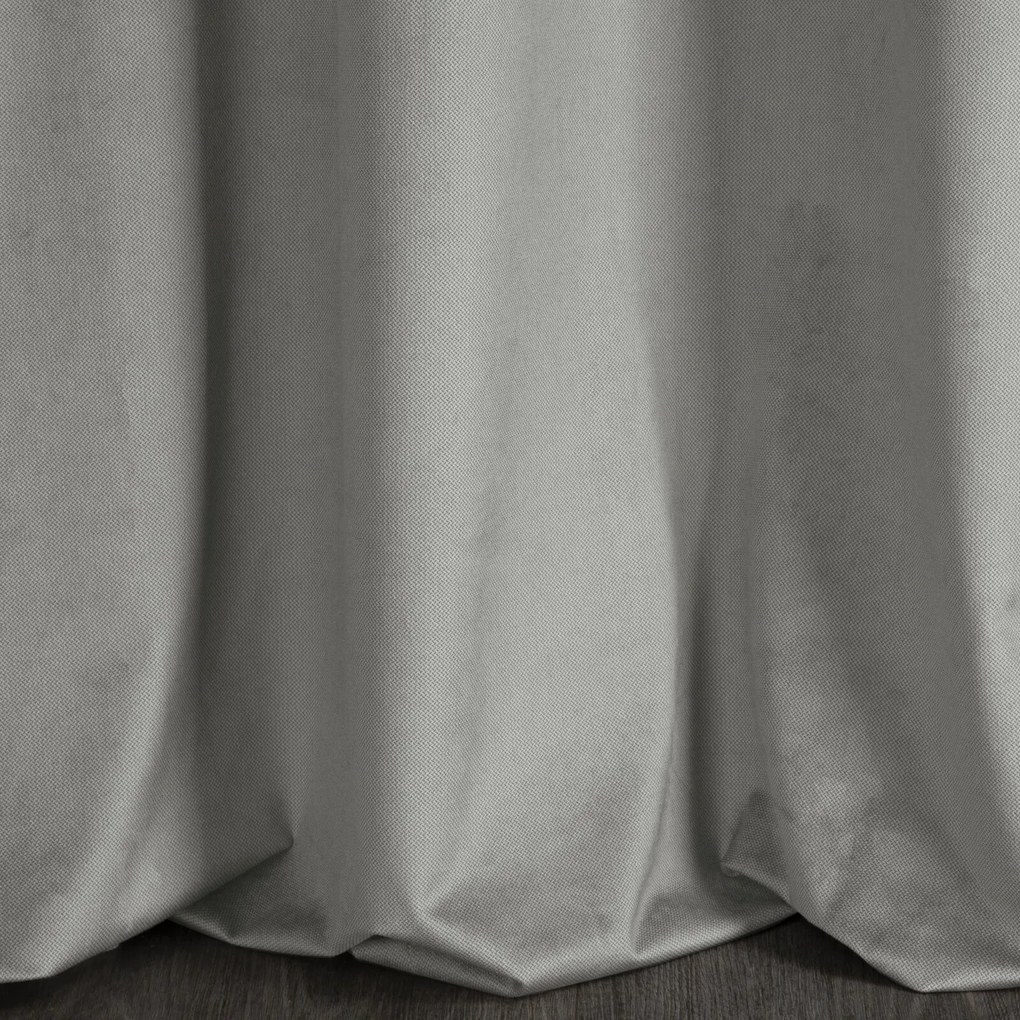 ZATEMŇOVACÍ ZÁVES NA KRÚŽKOCH FARGO 140X250 CM STRIEBORNÁ