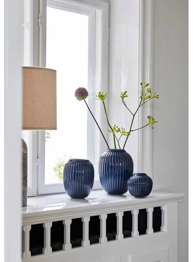 Tmavomodrá kameninová váza Kähler Design Hammershoi, výška 12,5 cm