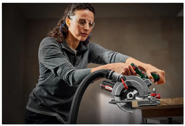 Parkside®  Aku ručná kotúčová píla Phksa 20-Li B3 + Akumulátor 20 V/4 Ah PAP 20 B3 + Nabíjačka akumulátora 20 V/4,5 A PLG 20 C3  (800010608)