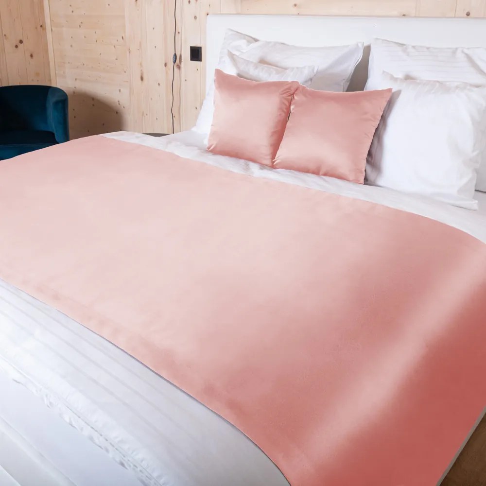 Biante Saténový prehoz/behúň na posteľ Satén LUX-061 Svetlo koralovo ružový 50x140 cm