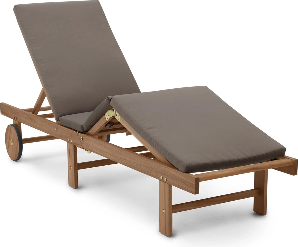 Klasické záhradné ležadlo