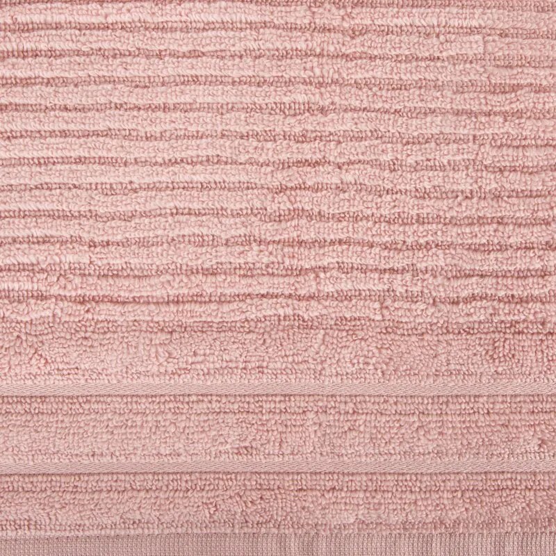 Dekorstudio Bavlnený uterák SAMMY zdobený pruhmi v púdrovoružovej farbe Rozmer uteráku: 70x140cm