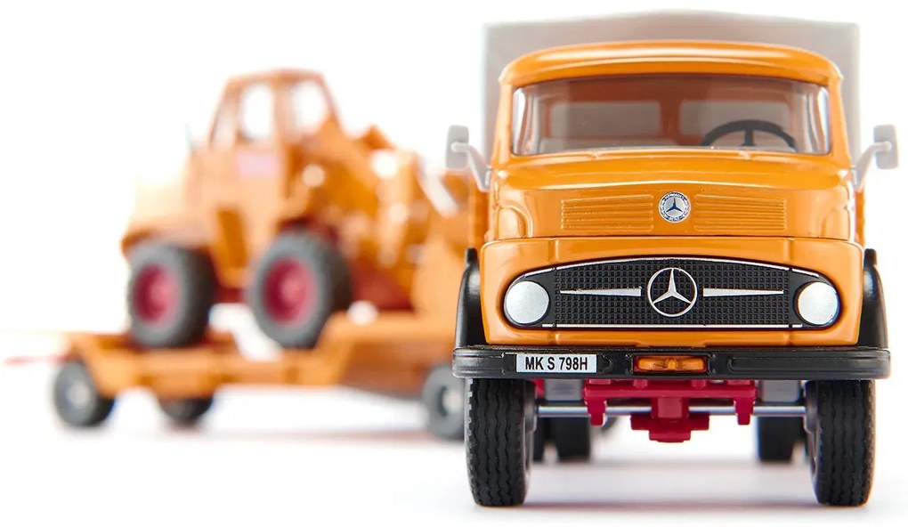 SIKU Super – súprava Mercedes-Benz 710 prevážajúca nakladač 411 Bölling, 1:50