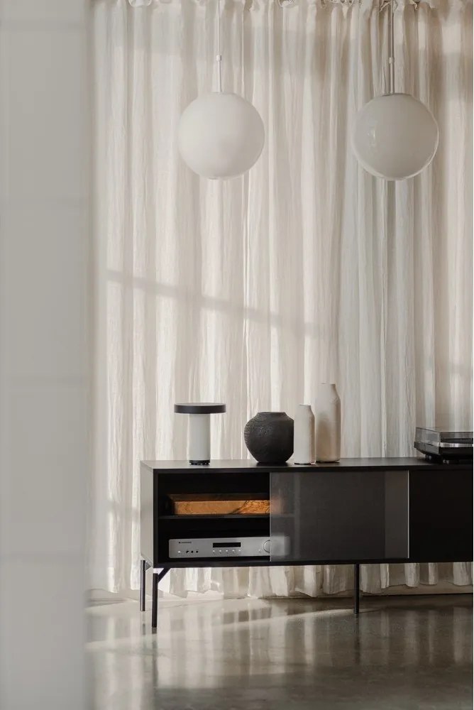 Čierny TV stolík 160x60x42 cm Met – noo.ma