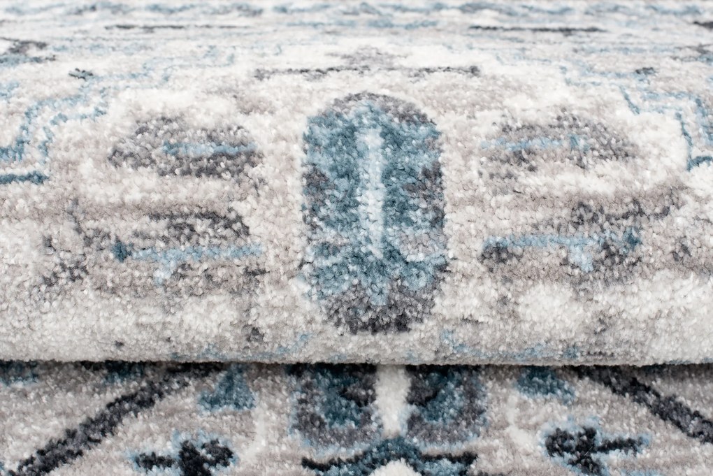 TA Koberec 3783A STRIEBORNÁ / D.GRAY MYSTIC Rozmer: 140x190 cm