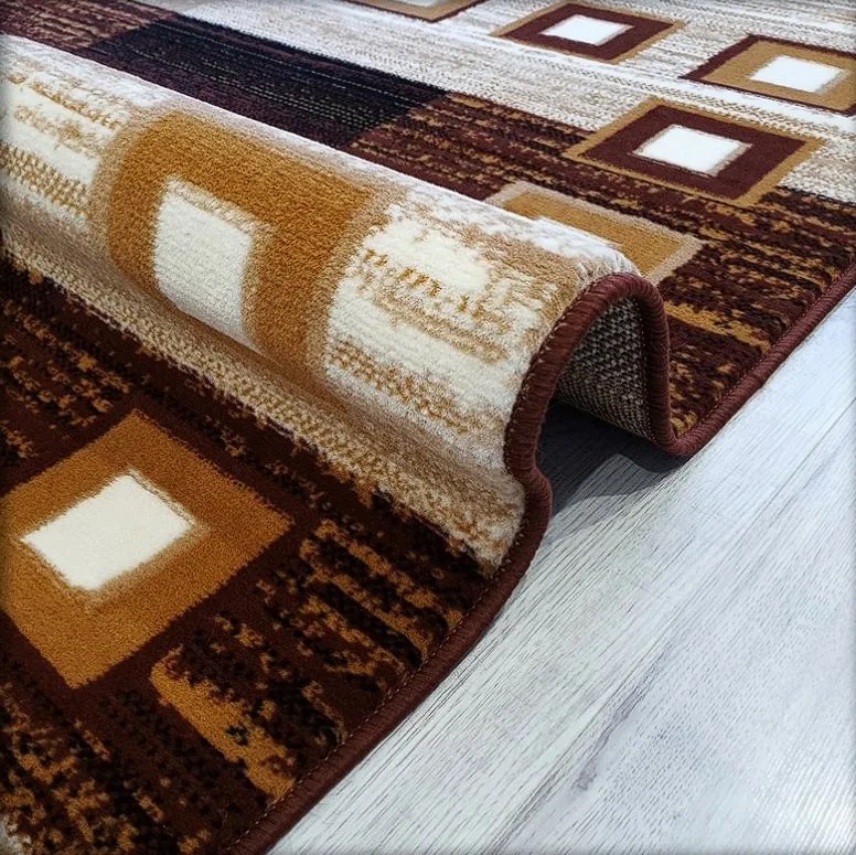 Hnedo-čierny koberec so vzorom kocky Shiraz BCF – nízky vlas Rozmer: 60x110 cm