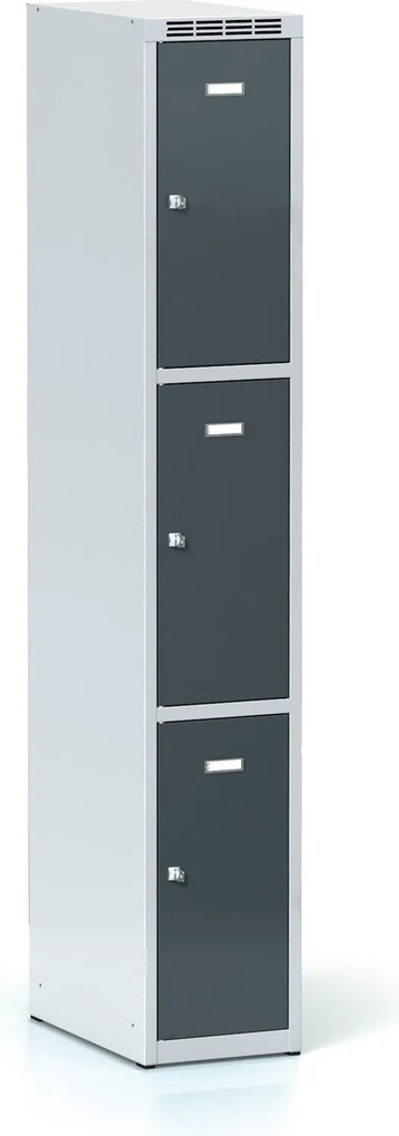 Šatníková skrinka S6 s úložnými boxami, 3 boxy, 1800 x 300 x 500 mm, otočný zámok, tmavosivé dvere
