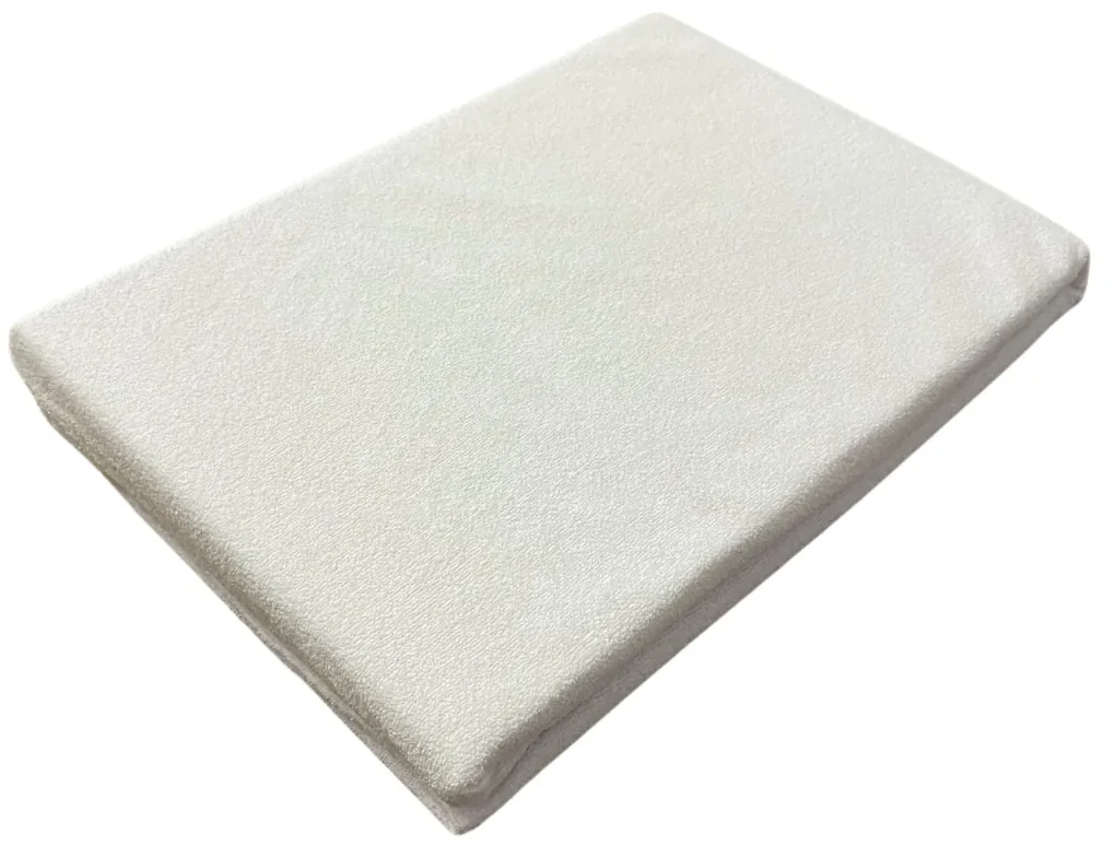Nepremokavá posteľná plachta s gumičkou na rohoch TiaHome - 200x220cm
